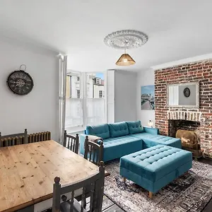 https://entire-victorian-home-w-terrace.brighton-hotels-england.com